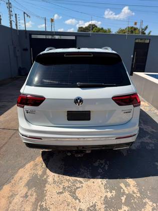 VOLKSWAGEN TIGUAN 2.0 350 TSI GASOLINA ALLSPACE R-LINE 4MOTION DSG VOLKSWAGEN TIGUAN 2.0 350 TSI GASOLINA ALLSPACE R-LINE 4MOTION DSG